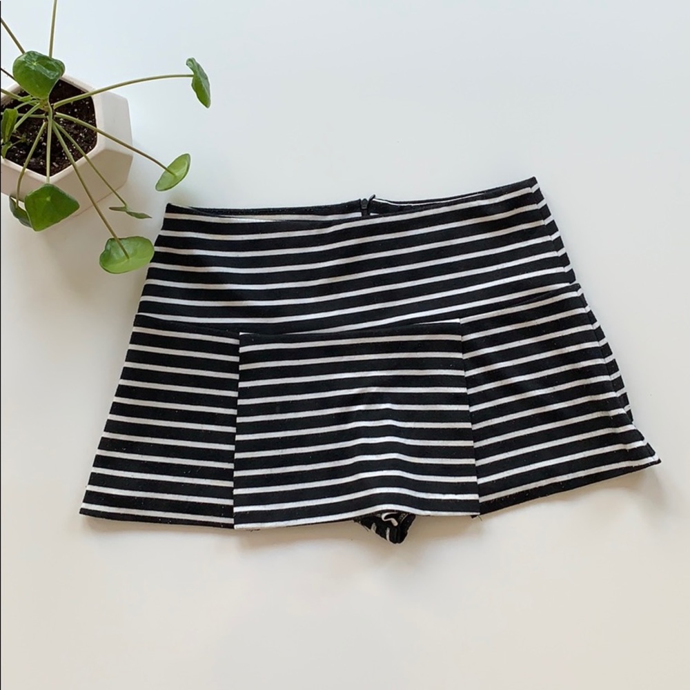 Bar III skort